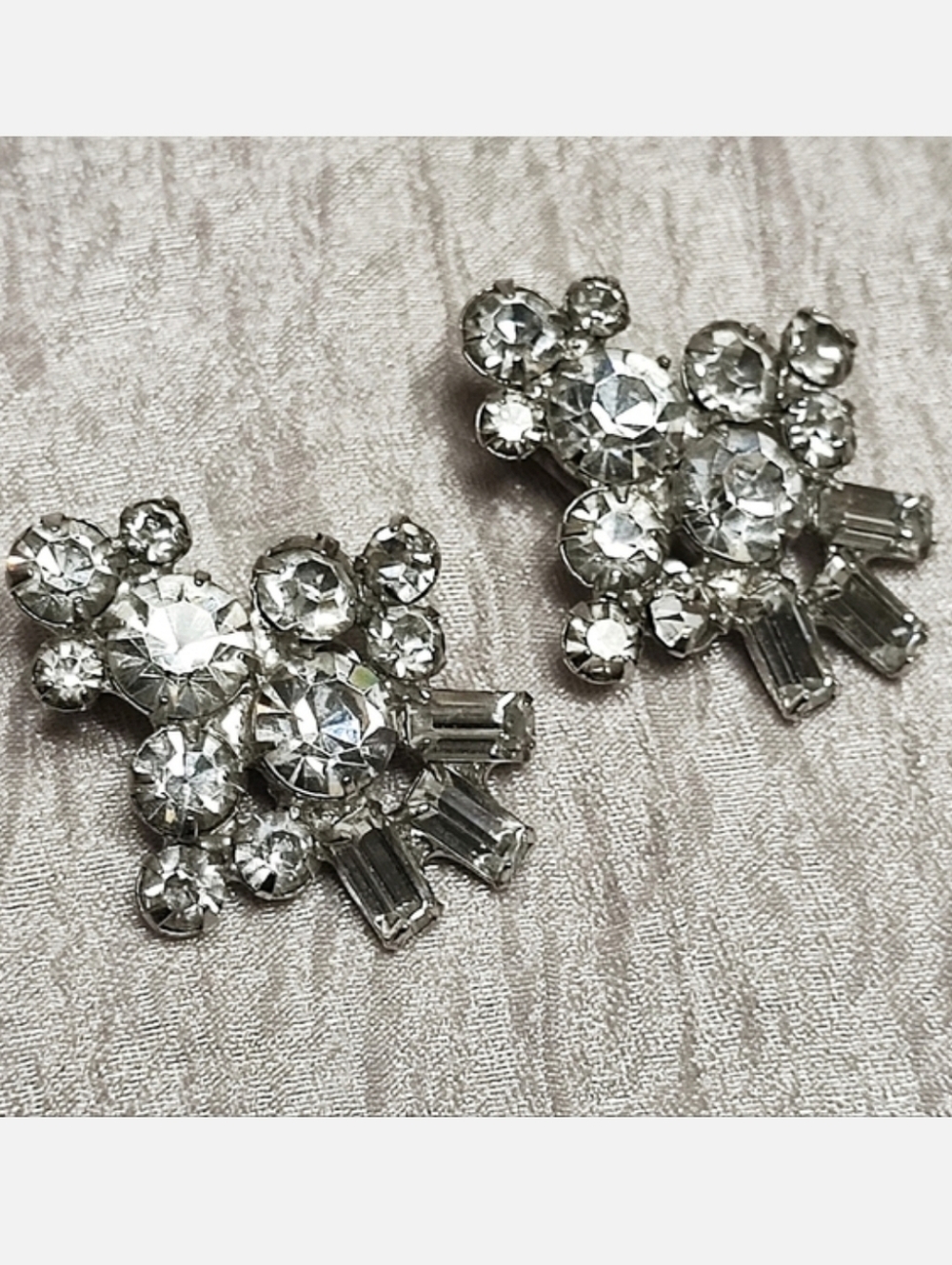 Unsigned Blazing Clear Silver Tone Rhinestone Vintage Clip Earrings Prong Set